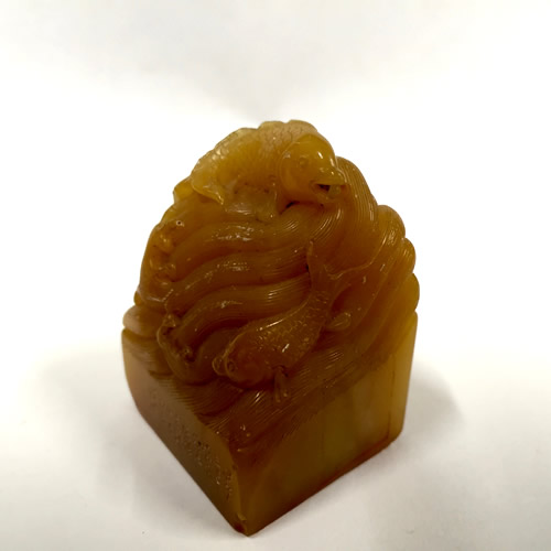 収蔵品紹介 Vol.3 「東山艸堂 〜双鯉鈕印 錢痩鐵」｜Blog｜白沙村荘